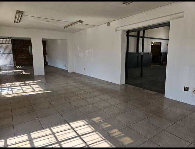 558M² WAREHOUSE TO LET IN JET PARK